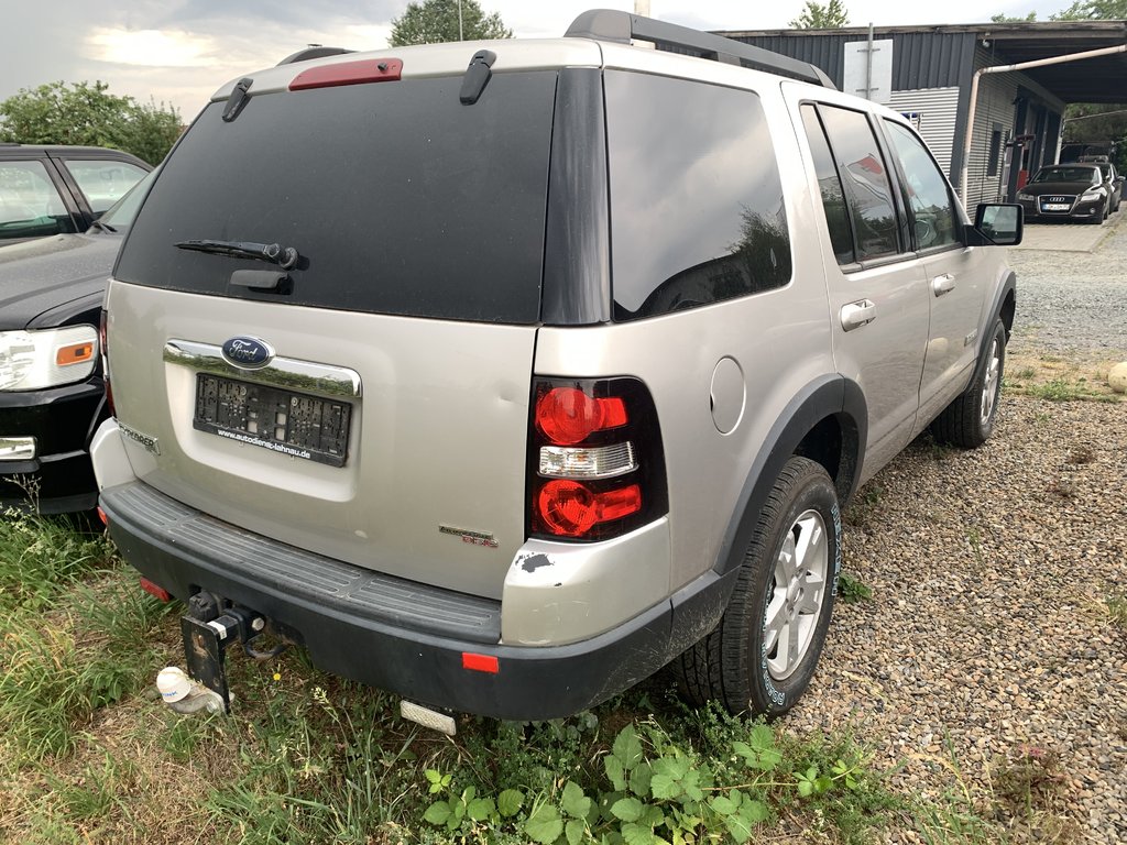 Ford explorer iv